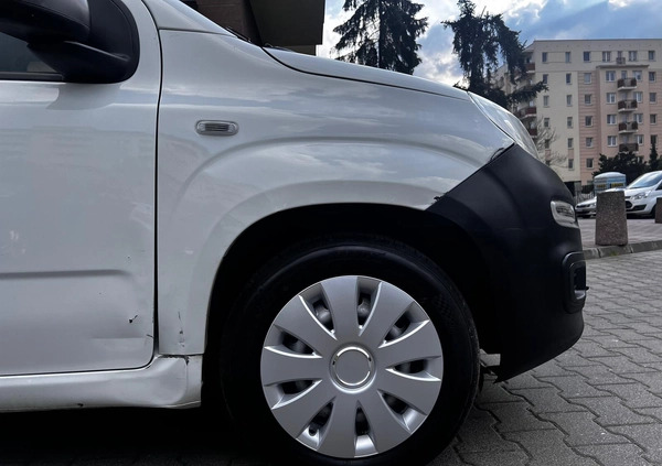 Fiat Panda cena 19678 przebieg: 201000, rok produkcji 2016 z Warszawa małe 121